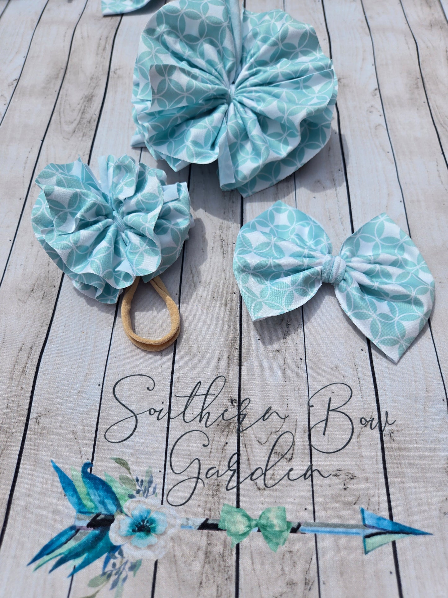 Mint Abstract Bow