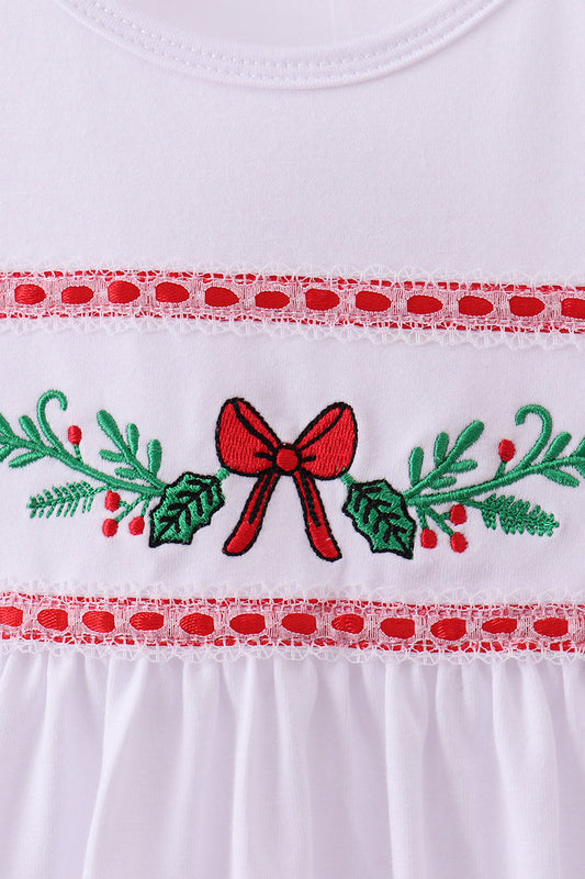 White holly embroidery dress